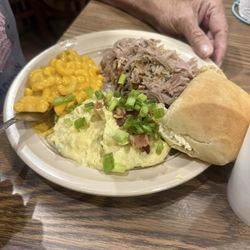 Triple R Barbecue - Pulled pork, potato salad and Mac and cheese