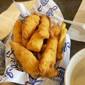 Ivar's Seafood Bar - 5 (6) piece - Seafood Near Me - Everett, Washington