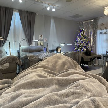 The Beauty Methods - View of my legs under the blanket in the recliner. So cozy! - Eyelash Service Near Me - San Jose, California The Beauty Methods - View of my legs under the blanket in the recliner. So cozy! - Eyelash Service Near Me - San Jose, California