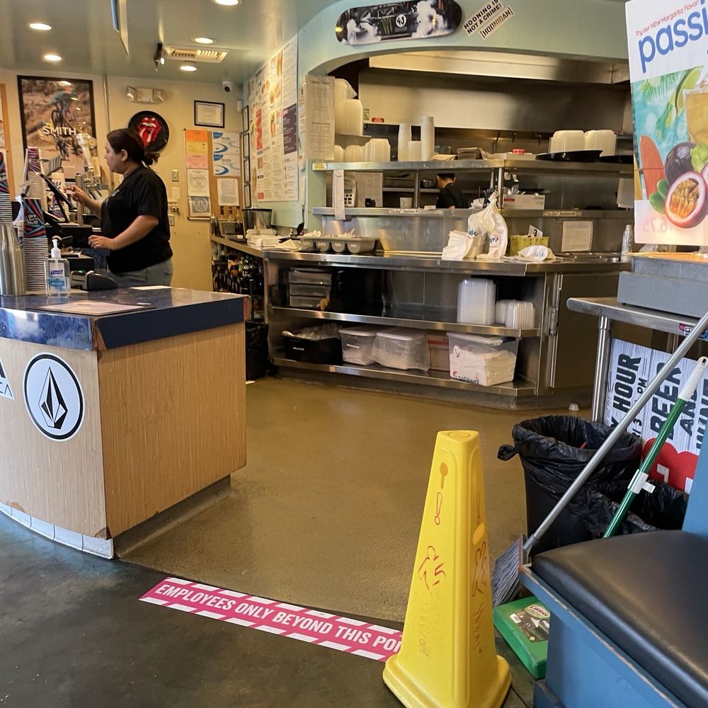 Wahoo's Fish Taco - Nice service but only two people staffing the place... - Mexican Near Me - Lake Forest, California