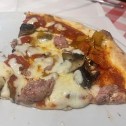 Antica Locanda - Italienisches Restaurant & Pizzeria - Pizza with the most delicious pizza crust!!! And if you ask, they'll even give you pizza crust as an appetizer!