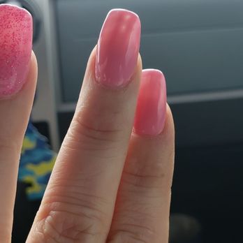Le Nails & Spa - Splotchy color and lumpy. - Day Spas Near Me - Henderson, Nevada