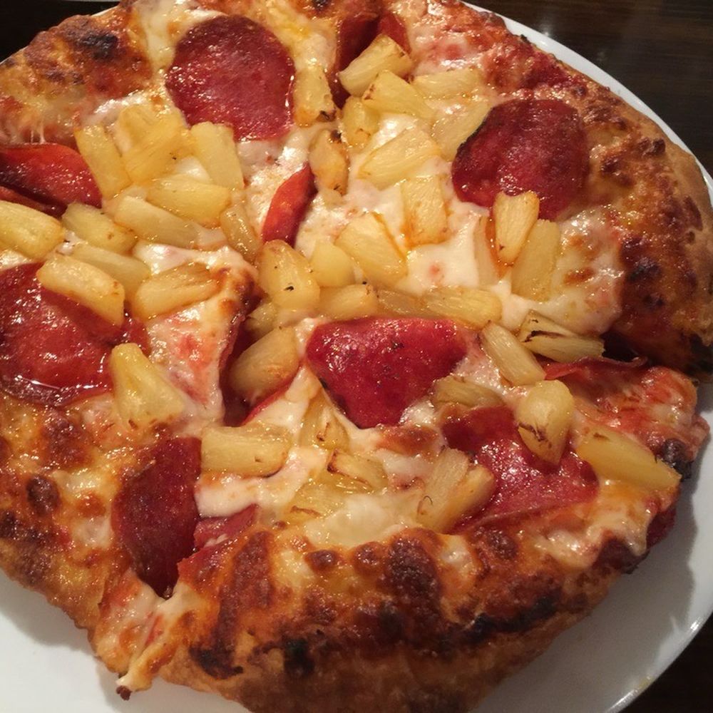 Mountain Mike's Pizza - Pineapple and pepperoni - Pizza Near Me - McKinleyville, California Mountain Mike's Pizza - Pineapple and pepperoni - Pizza Near Me - McKinleyville, California