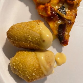 Mellow Mushroom Williamsburg - Pretzel Bites and Beer Cheese - Bars Near Me - Williamsburg, Virginia