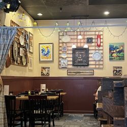 Blue Rooster Southern Grill - Decor