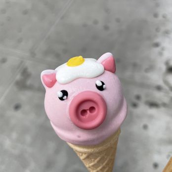 Rebecca's Cake Pops - a pink pig ice cream cone - Custom Cakes Near Me - New York, New York Rebecca's Cake Pops - a pink pig ice cream cone - Custom Cakes Near Me - New York, New York
