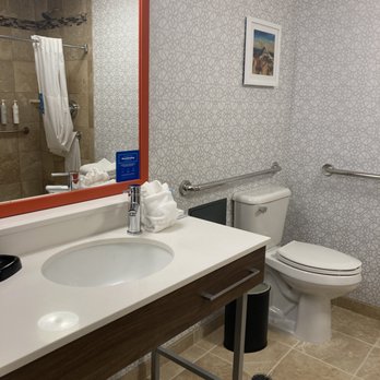 Hampton Inn Medford - Updated bathroom - Hotels Near Me - Medford, Oregon Hampton Inn Medford - Updated bathroom - Hotels Near Me - Medford, Oregon