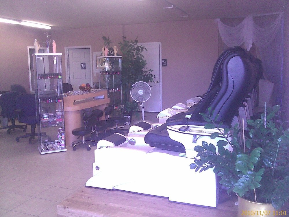 Lynda's Nail Reflexology & Coffee Logo