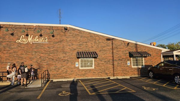 Lou Malnati's Pizzeria by null