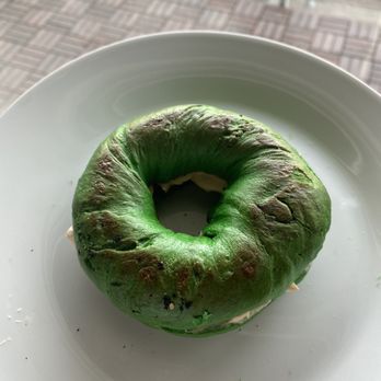 Kettlemans Bagel - Green bagel - tastes like a plain bagel to be honest - Bagels Near Me - Toronto, Ontario