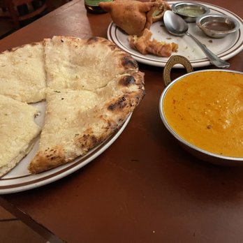 Himalayan Tandoori and Curry House - Garlic Cheese Naan, Chicken Tikka Masala and Vegetable Samosa - Himalayan/Nepalese Near Me - Berkeley, California