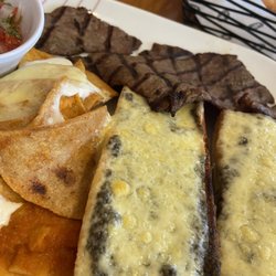 Vips - Carne asada con molletes y chilaquiles