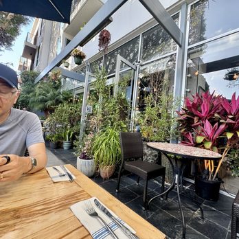 Colapasta Restaurant - Nice front patio. - Italian Near Me - Santa Monica, California