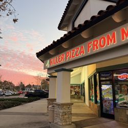 Killer Pizza From Mars - Great pizza place corner of Mission Ave & N El Camino Real in Oceanside.