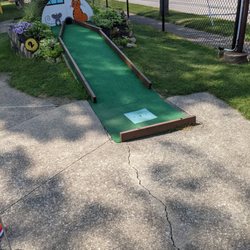 Allison's Mini Golf Course - Hole 2