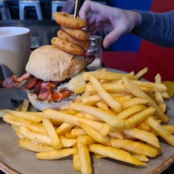 The Filling Station - Bbq burger and a mountain of tasty fries