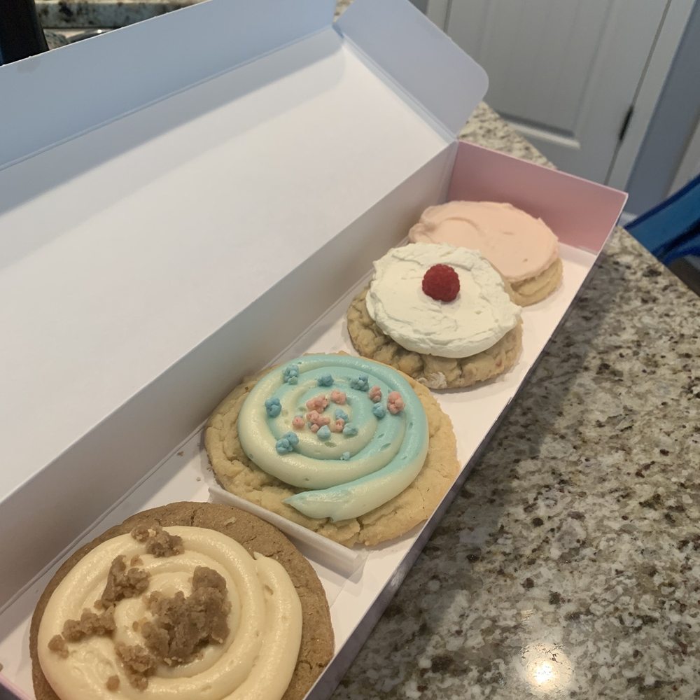 Crumbl - Madison - Bakeries Near Me - Madison, Wisconsin Crumbl - Madison - Bakeries Near Me - Madison, Wisconsin