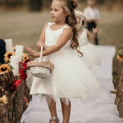 Reflections By Robyn Photography - Wedding flower girl