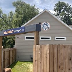 Deadbeat Brewing - Sign out front