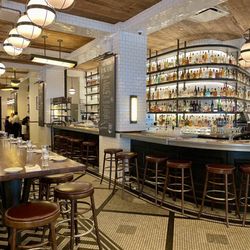 The Smith - Beautiful interior / inside decor, vibe, ambiance. Love the feeling of hanging here over a meal and soaking in the NYC vibe