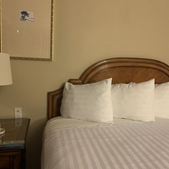 Butterfly Grove Inn - Hotels Near Me - Pacific Grove, California