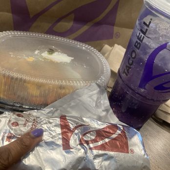 Taco Bell Cantina Cantina - I'd love steak Guam fries and potatoes grilled burrito with some drink - Fast Food Near Me - Phoenix, Arizona