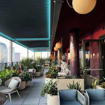 Beacon - Outside balcony - Cocktail Bars Near Me - Tampa, Florida Beacon - Outside balcony - Cocktail Bars Near Me - Tampa, Florida