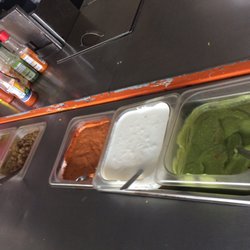 Los Matuz Hot Dogs - Guacamole, crema, chipotle con crema, etc.