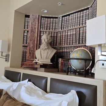 Inn at 500 Capitol - My room had a Shakespeare theme. - Hotels Near Me - Boise, Idaho Inn at 500 Capitol - My room had a Shakespeare theme. - Hotels Near Me - Boise, Idaho