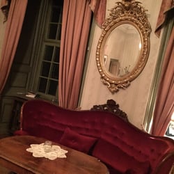 Häringe slott - Många rum att gömma sig i för lite privata konversationer...