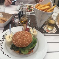 Rheinschauen - Der Prime Beef Bürger kommt mit Steakhouse Fries daher