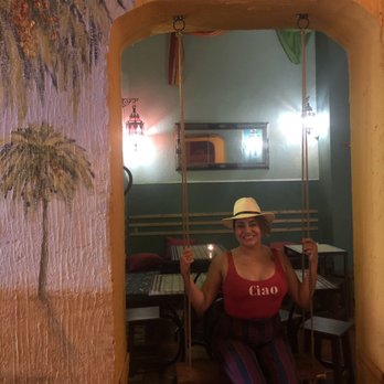 Kinyeti - Columpio - Cafeteria Near Me - Málaga, Massachusetts