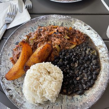 Cafecito - Ropa Vieja Platillo - Cuban Near Me - Calabasas, California Cafecito - Ropa Vieja Platillo - Cuban Near Me - Calabasas, California