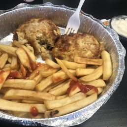 Crab cakes & fries Crab cakes & fries