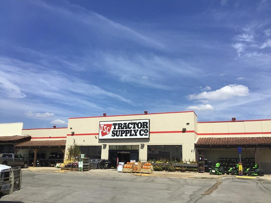 TRACTOR SUPPLY Updated September 2024 540 10th St, Floresville