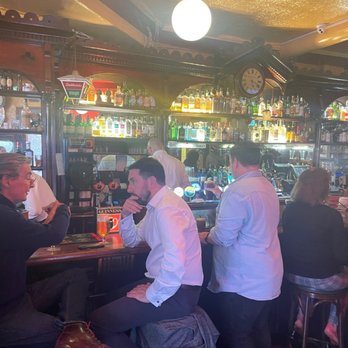 Kehoes - Journos in action - Pubs Near Me - Dublin, D