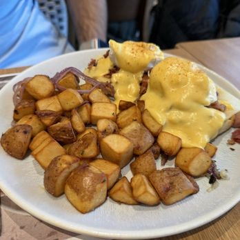 Pur & Simple - Chicago Benedict / Benedict de Chicago - Breakfast & Brunch Near Me - Guelph, Ontario Pur & Simple - Chicago Benedict / Benedict de Chicago - Breakfast & Brunch Near Me - Guelph, Ontario