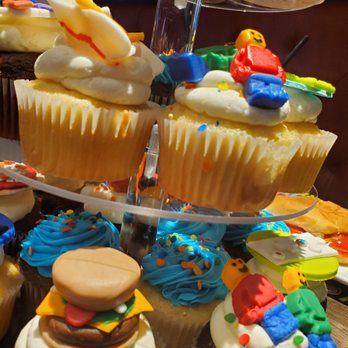 CakeFace Cupcakes - Custom Cakes Near Me