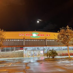 Exterior photo of Hoa Binh Rosemead Supermarket - Rosemead, California Exterior photo of Hoa Binh Rosemead Supermarket - Rosemead, California