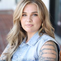 Jodi Foucher Photography - Headshots that represent who you are.