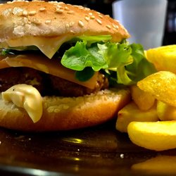 Bloom - I burger: https://bloomnet.org/p/27/bloom-bar-cucina