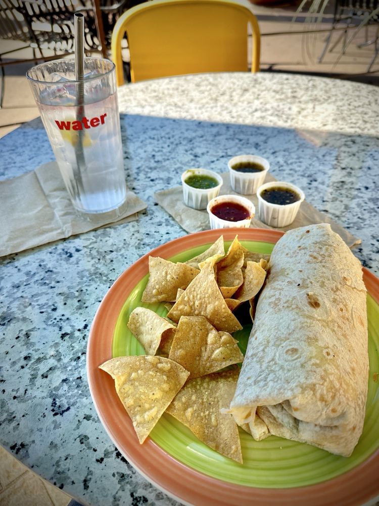 Dos Coyotes Border Cafe