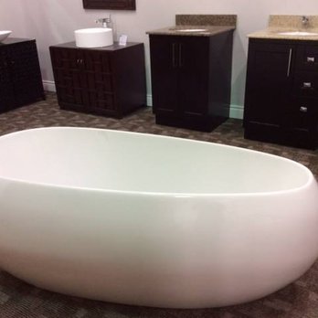 Bathroom & Kitchen Galleries - a bathtub in a bathroom - General Contractors Near Me - Burlington, Ontario Bathroom & Kitchen Galleries - a bathtub in a bathroom - General Contractors Near Me - Burlington, Ontario