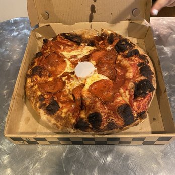 Domenico's Italian Kitchen - Burnt pizza at pick up horrible - Italian Near Me - Beaumont, California