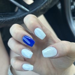 L A Nails - This is a horror story