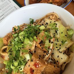Sizzling noodles with tofu Sizzling noodles with tofu