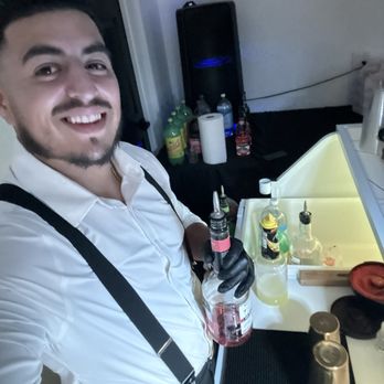 Good Times Bartending - One of the absolute best bartenders, certified mixologist and all of Los Angeles - Bartenders Near Me