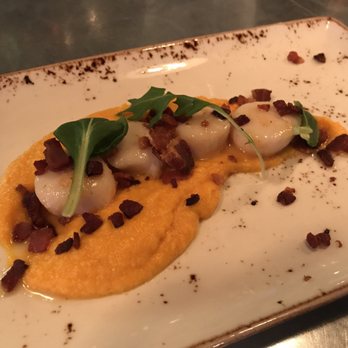 Homan Bistro & Bar - Kamskjell - scallops on carrot purée with ginger and bacon - Bistros Near Me - Oslo, 03