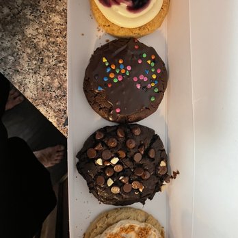 Crumbl - Hilliard - Bakeries Near Me - Columbus, Ohio