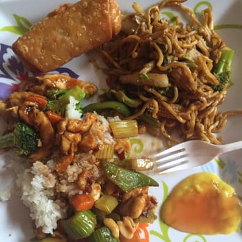 Yeung's House - Egg roll, Veggie Lo Mein, Kung Pao Chicken and Chicken with Broccoli - Chinese Near Me - Pittsburgh, Pennsylvania